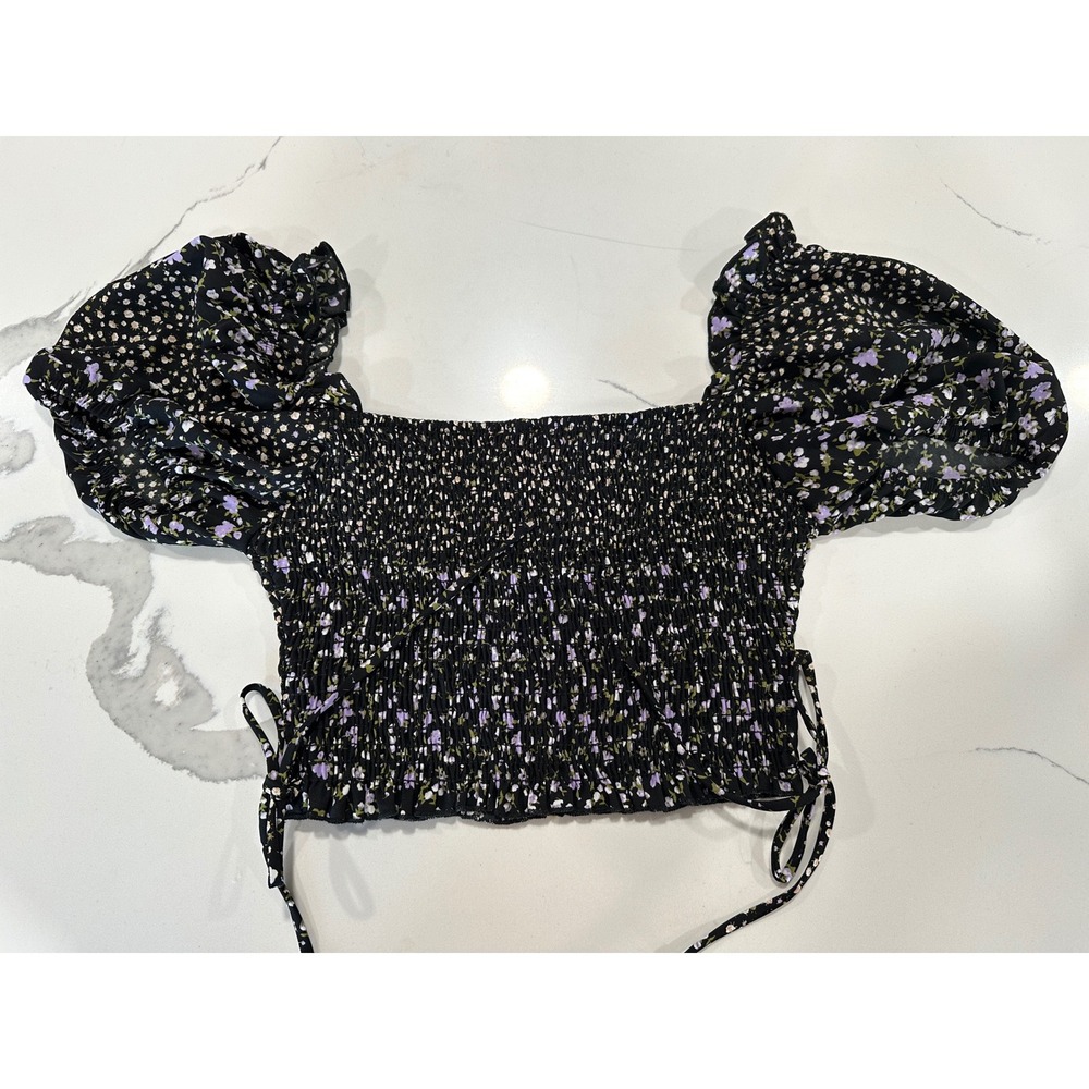 We're All Pretty Girls Black Floral‎ Smocked Puff Sleeve Crop Top S